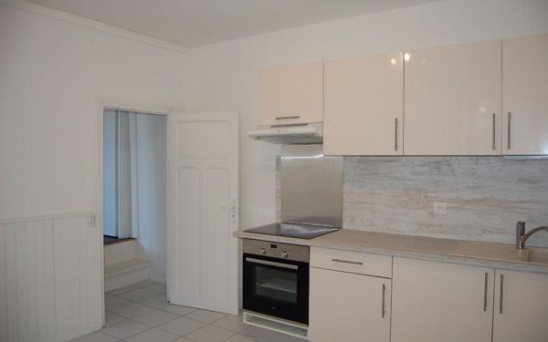 Immeuble à vendre    5 pièces • 96,77 m2 Saint-Satur