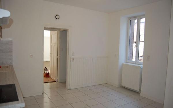 Immeuble à vendre    5 pièces • 96,77 m2 Saint-Satur