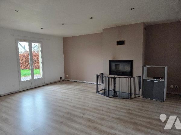 YVETOT, 5mn plein pied d'~ 91m² sur un terrain d'~ 800m², trois chambres, garage.