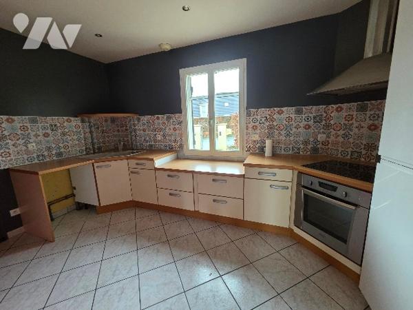 YVETOT, 5mn plein pied d'~ 91m² sur un terrain d'~ 800m², trois chambres, garage.