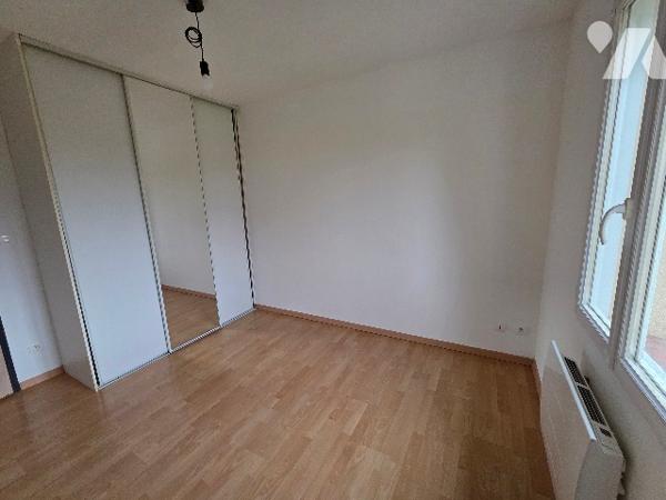 YVETOT, 5mn plein pied d'~ 91m² sur un terrain d'~ 800m², trois chambres, garage.