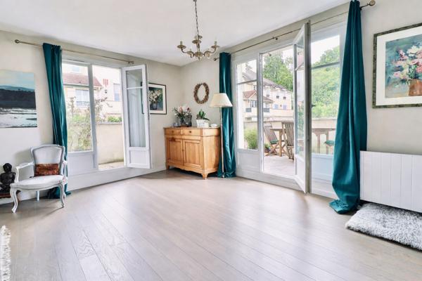 CHAMBOURCY - DUPLEX sur terrasse - 84m² environ.