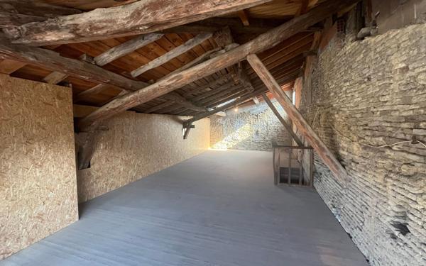 Maison à vendre    3 pièces •  Beaumont-de-Lomagne