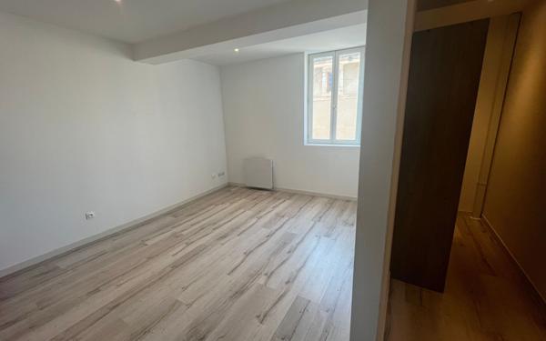 Maison à vendre    3 pièces •  Beaumont-de-Lomagne