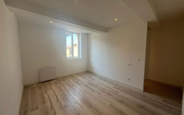 Maison à vendre    3 pièces •  Beaumont-de-Lomagne