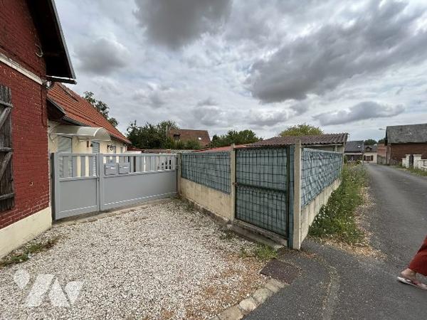maison individuelle avec jardin et garage