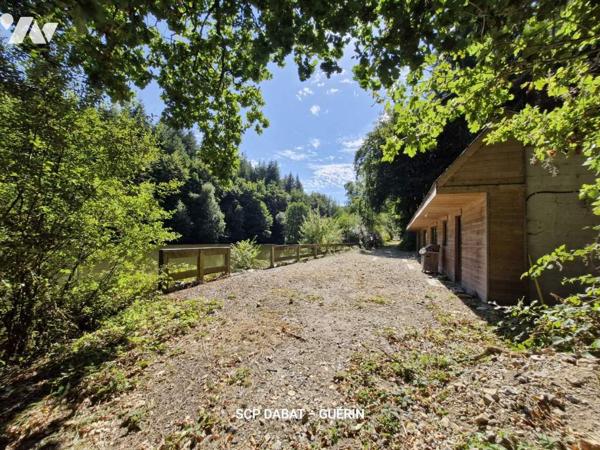 Maison d'habitation avec étangs