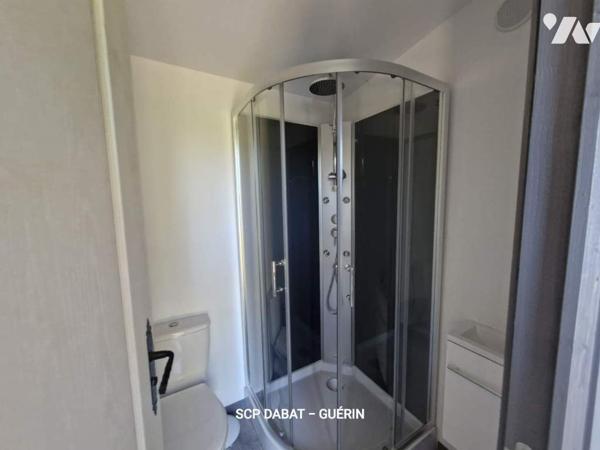 Maison d'habitation avec étangs