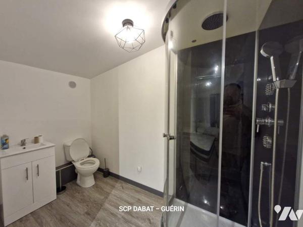 Maison d'habitation avec étangs