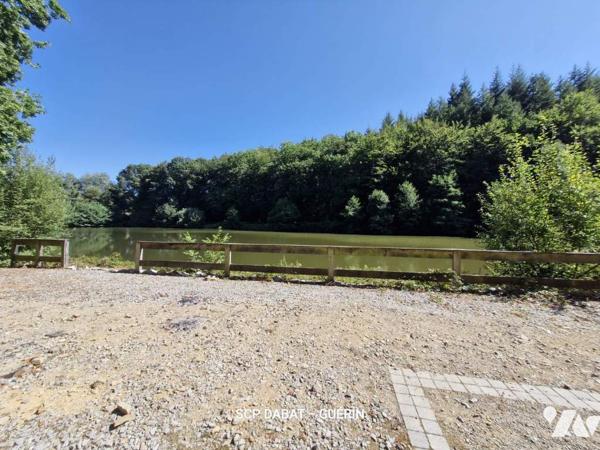 Maison d'habitation avec étangs