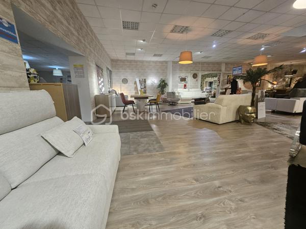 Local d'activités de 1 930 m²