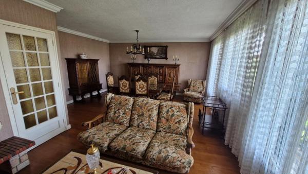 Maison fort potentiel , jolie Parcelle