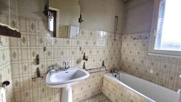 Maison fort potentiel , jolie Parcelle