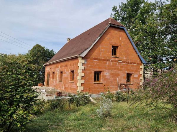 Maison contemporaine - Les eyzies Maison perigordine à terminer , 170m2 prévus et terrain de 2310m2