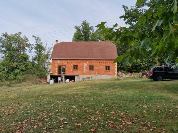 Maison contemporaine - Les eyzies Maison perigordine à terminer , 170m2 prévus et terrain de 2310m2
