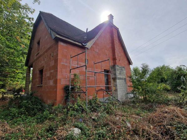 Maison contemporaine - Les eyzies Maison perigordine à terminer , 170m2 prévus et terrain de 2310m2