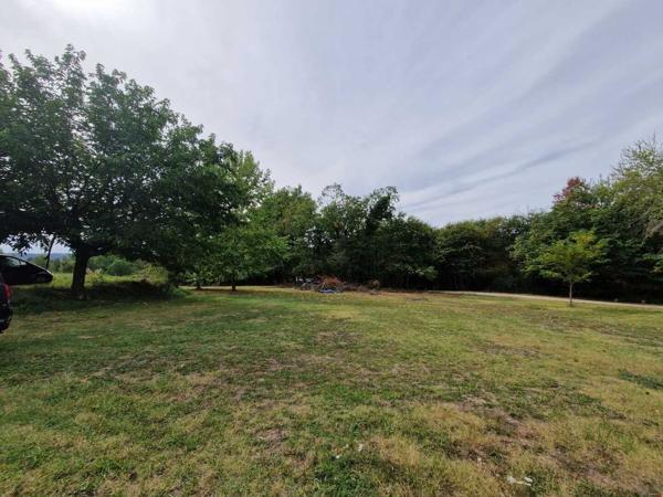 Maison contemporaine - Les eyzies Maison perigordine à terminer , 170m2 prévus et terrain de 2310m2
