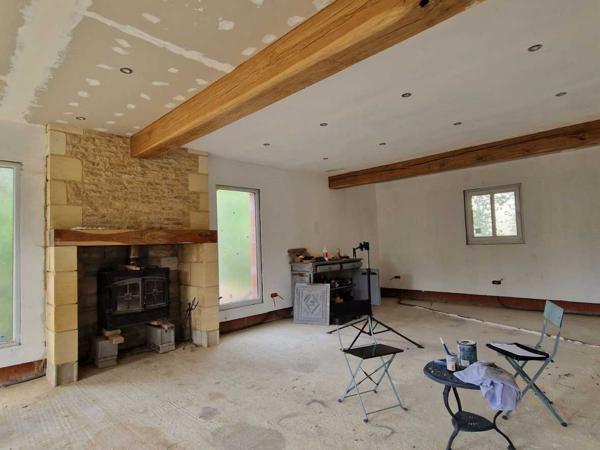 Maison contemporaine - Les eyzies Maison perigordine à terminer , 170m2 prévus et terrain de 2310m2