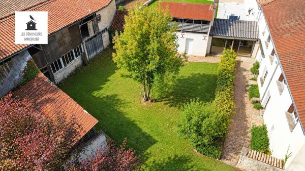 Longère avec dépendances au centre de Brioux