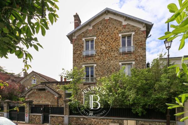 Saint-Cloud, Maison 8 Chambres -  277 m² à vendre