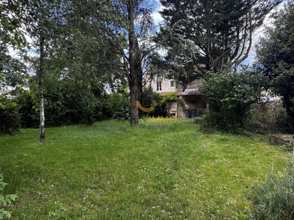 Maison familiale 6 pièces avec grand terrain arboré, dépendances et 4 chambres