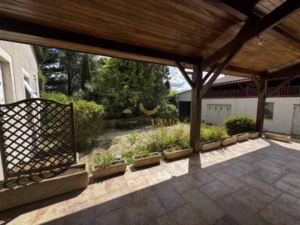 Maison familiale 6 pièces avec grand terrain arboré, dépendances et 4 chambres