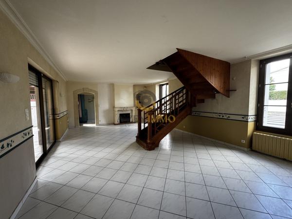 Maison familiale 6 pièces avec grand terrain arboré, dépendances et 4 chambres
