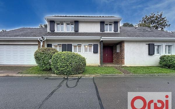 Maison à vendre    7 pièces • 180 m2 Voisins-le-Bretonneux