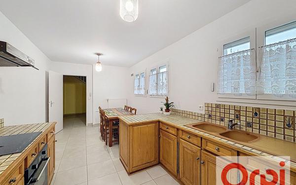 Maison à vendre    7 pièces • 180 m2 Voisins-le-Bretonneux