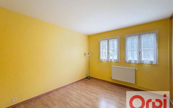 Maison à vendre    7 pièces • 180 m2 Voisins-le-Bretonneux