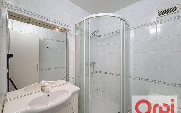 Maison à vendre    7 pièces • 180 m2 Voisins-le-Bretonneux