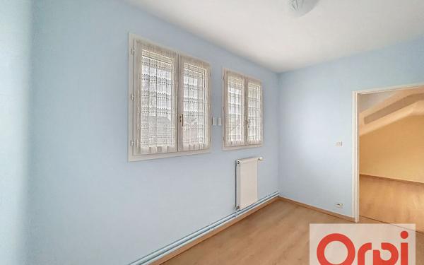 Maison à vendre    7 pièces • 180 m2 Voisins-le-Bretonneux