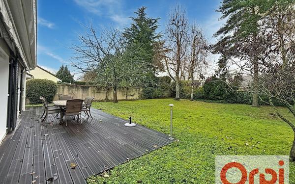 Maison à vendre    7 pièces • 180 m2 Voisins-le-Bretonneux