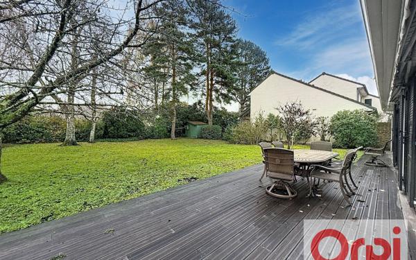 Maison à vendre    7 pièces • 180 m2 Voisins-le-Bretonneux