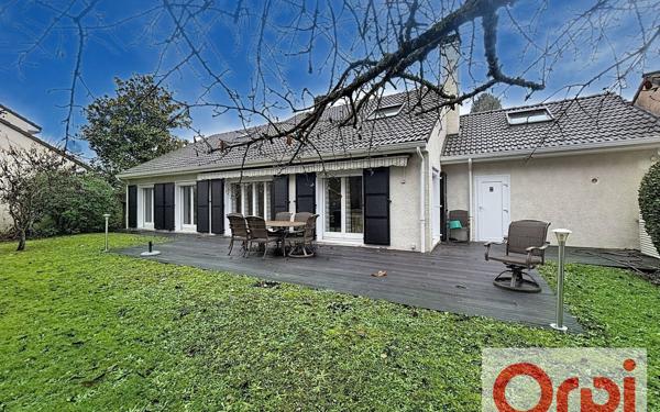 Maison à vendre    7 pièces • 180 m2 Voisins-le-Bretonneux