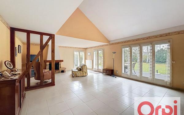 Maison à vendre    7 pièces • 180 m2 Voisins-le-Bretonneux