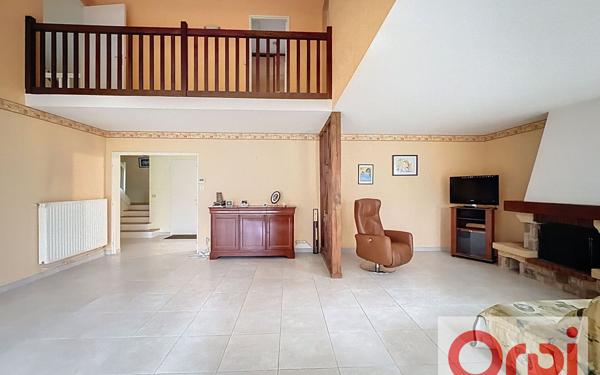 Maison à vendre    7 pièces • 180 m2 Voisins-le-Bretonneux