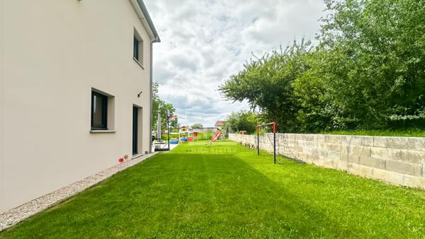 Maison récente de 5 pièces avec sous-sol à proximité de Reims