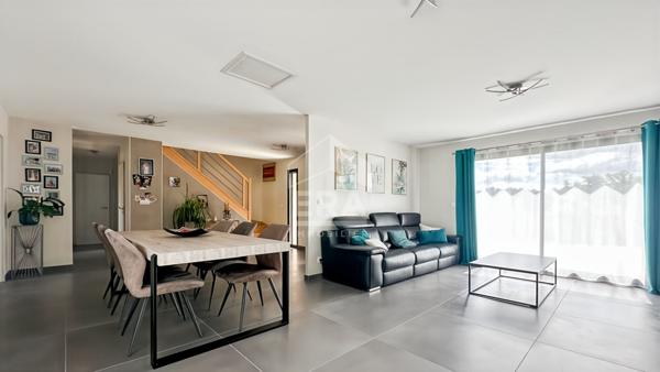 Maison récente de 5 pièces avec sous-sol à proximité de Reims