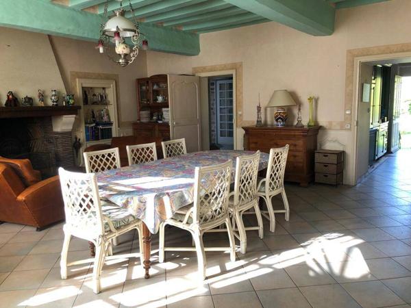 À Vendre : Maison Bourgeoise de Caractère au Cœur de Vaiges