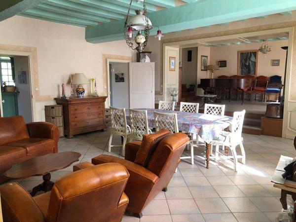 À Vendre : Maison Bourgeoise de Caractère au Cœur de Vaiges
