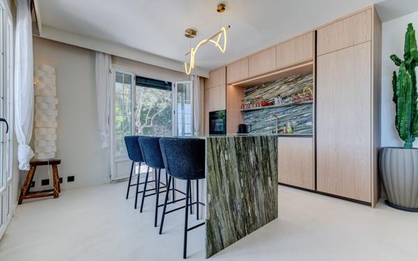 Maison à vendre    6 pièces •  Aspremont