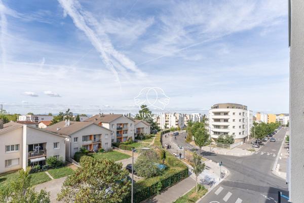 T4 de standing avec grande terrasse couverte – en hyper-centre de Saint-Priest