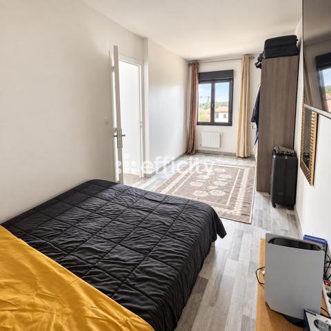 Maison
         5 pièces
        - 180 m² Bien prestige 500 000 € *