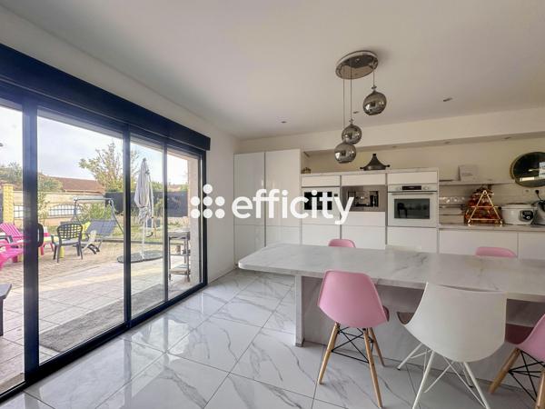 Maison
         5 pièces
        - 180 m² Bien prestige 500 000 € *