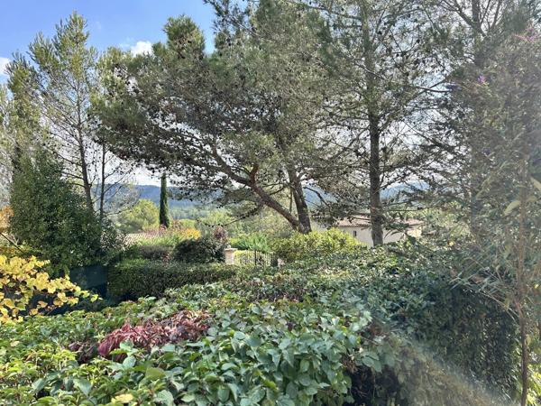 Golf de Pont Royal, maison climatisée,T4 ,grand jardin avec vue