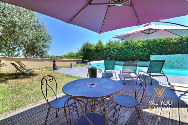 Maison entièrement climatisée avec piscine à l'abri des regards dans un secteur très privilégié
