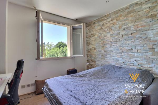Maison entièrement climatisée avec piscine à l'abri des regards dans un secteur très privilégié