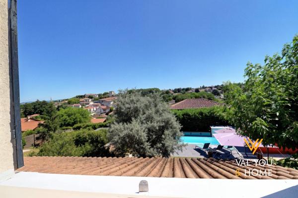 Maison entièrement climatisée avec piscine à l'abri des regards dans un secteur très privilégié