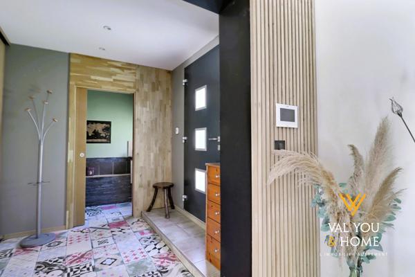 Maison entièrement climatisée avec piscine à l'abri des regards dans un secteur très privilégié